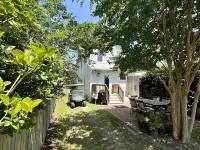 Cozy Cottage - quaint and comfy - 5 blocks to the beach, 1 block to Mason Ave. 北安普敦縣酒店