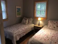 Waneta Lakeside Cottage 타이론 호텔