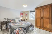 BigBear Lodge: Mt. Sunapee / Hot tub / Firepit Hotels near Colby-Sawyer College