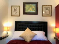 Downtown Hideaway, studio accommodations, in the heart of the Historic District