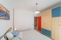 Cozy flat with shared pool near the beach