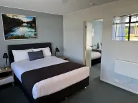 Academy Motor Inn فنادق في تاورانغا