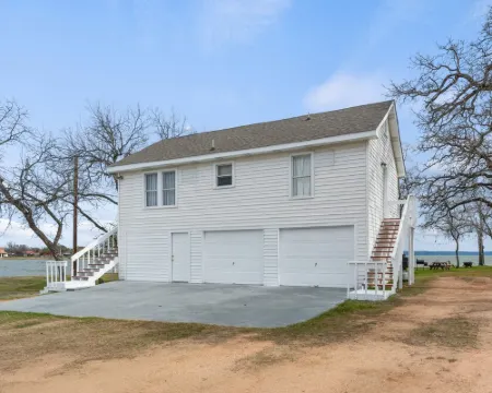 Small but cozy apartment style lakefront home on Buchanan Dam with great views! Hotels in Buchanan Dam