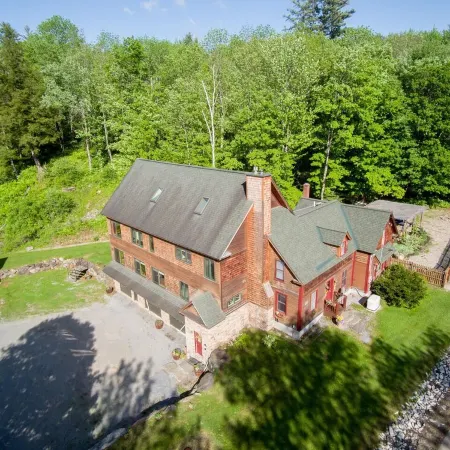 Family Friendly Near River  -  Campfires! Hot Tub, Game Rm, Views Pets welcome