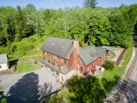 Family Friendly Near River  -  Campfires! Hot Tub, Game Rm, Views Pets welcome