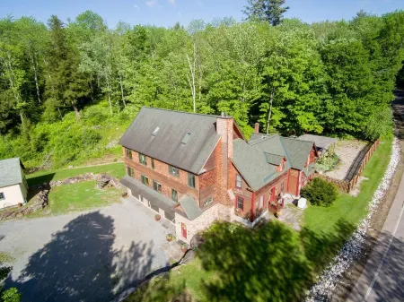 Family Friendly Near River  -  Campfires! Hot Tub, Game Rm, Views Pets welcome