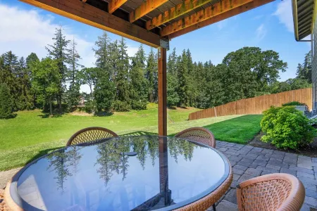 Stylish Two-Story Getaway on Keizer's Quiet Outskirts