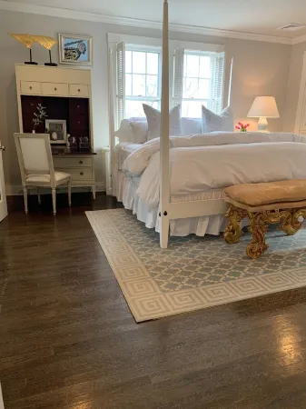 Idyllic Mystic Estate ~ Private Lovely Pool ~ Beautiful Landscaping!