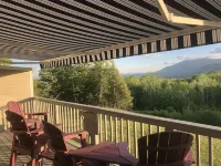 Amazing Views, Peaceful Surroundings, Yet Minutes From All The Fun. 3/2