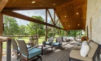 Ranch House Farm Stay w/Fishing/RecCourt/Pools/Kayaks/FarmAnimals