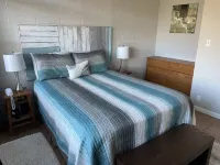 Chic 2B2b Bungalow w/ studio 3 mi to Sequoia NP - Dog Friendly! Hotels near Chief Sequoyah