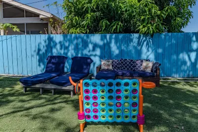 Sleeps 20, HotPool 5Bdr 3Bath Home, 3.5 Miles to the Beach Small Events Welcome Publix Super Market at Tri City Plaza附近的飯店