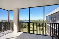 3 Bedroom Penthouse with Stunning Sunset Views of Blackburn Bay! Hotels in Osprey