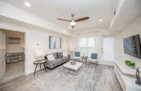 3K ~Spacious Cozy 2 Bedroom Condo in a Lifestyle Center. Hotels near Katy Asian Town