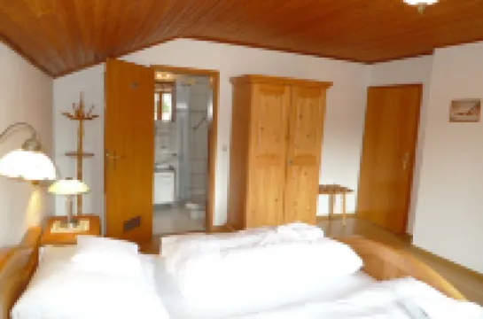 New apartment 40m², shower/toilet, quiet location, hiking trails from the house Hotels in Schneizlreuth