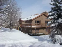 Aspen Riverhouse-Riverfront Family Vacation - 3-Star