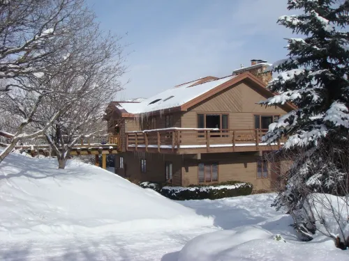 Aspen Riverhouse-Riverfront Family Vacation