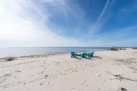 Oceanfront 3Br/2BA. Sleeps 10. Private Beach. Gulf Views. Ocean Springs - Beach