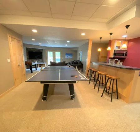 Luxury Getaway. 5 Br, 3BA, 3500 sq. Ft., 2 Acres. Sleeps16.