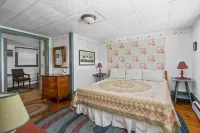 Charming Family-friendly 10 BR, 10.5 BA Property by Perkins Cove!