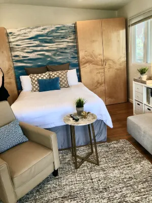 Easy Breezy oceanic oasis, Views, AC, Parking