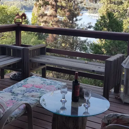 PETFRIENDLY, ROMANTIC , STUDIO WITH INCREDIBLE LAKEVIEW, PRIVATE - CLOSE TO ALL