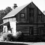 Voted Most Romantic! 1800's Peach Cabin/Close to Downtown/Hot Tub/Peaceful!