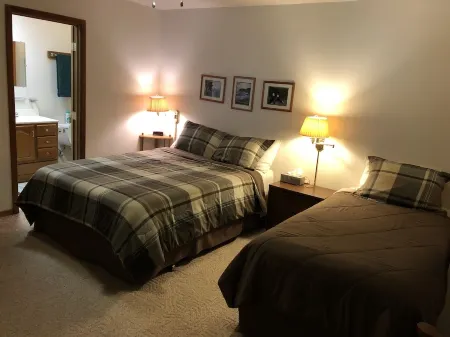 Ketchikan Northern Retreat - 3 Bedroom Apartment on Large Private Lot Отели в г. Кетчикан Гейтуэй