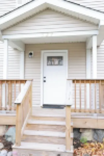 Four bedroom home walking distance to Historical Downtown Lapeer,