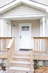 Four bedroom home walking distance to Historical Downtown Lapeer,