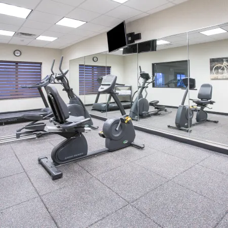 Holiday Inn Express & Suites GLENDIVE by IHG