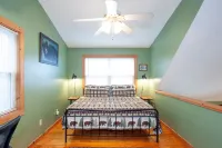 A Perfect View! Dog Friendly Cabin at The Top of The Mountain!