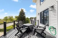 Modern Beach House Serenity