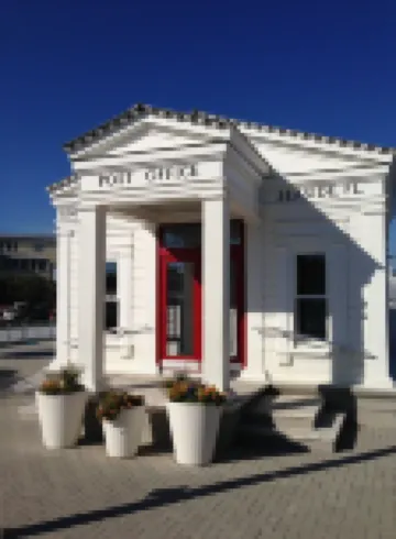 5 BR, 5 BA in Seaside, quick walk to the private beach access or main pool