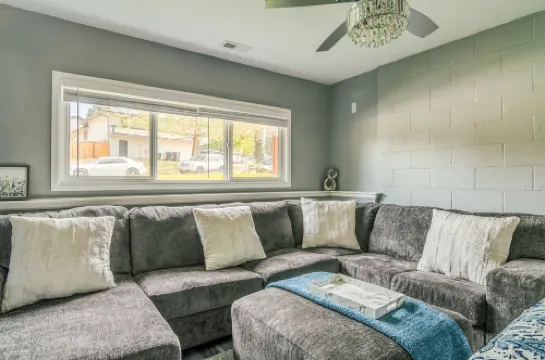 Suite with Hot Tub -AC  - Huge Fenced Yard - Mt. Rainier View - Private Entrance