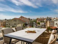 Sanders Breeze - Lovely 2-Bdr Apt with Balcony