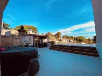 Dépendance Avec Jacuzzi, vue Panoramique sur Lanse du Ranquet et Plage à Pied ! 이스틀 호텔