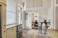 Savannah's Jewel On Jones Street. 3 Bedroom, 2 bathroom condo.