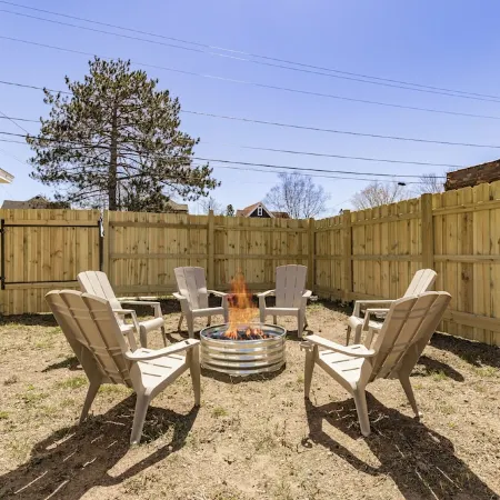 The Sly Fox - Lake/Dine/Drink/Shop - Sleeps 6/Dog-Friendly