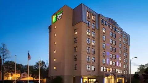 Holiday Inn Express & Suites CAMBRIDGE by IHG in Cambridge