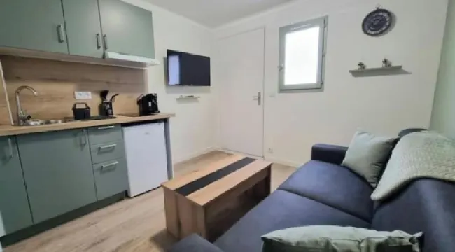 PLEASANT LITTLE STUDIO IN SAINT-RAPHAËL