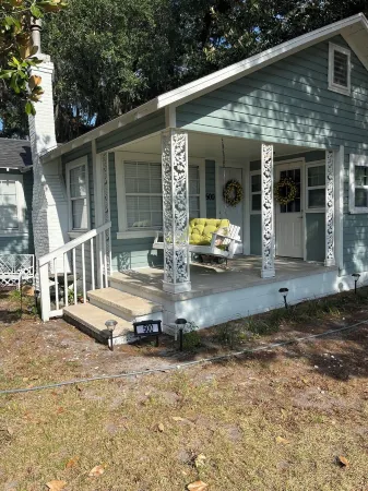 Warm and Welcoming 3-Bedroom  2 Bath House near Brownwood Town Square. 2 miles