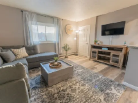 Lake Views, Cozy 2-bedroom condo newly remodeled, downtown Escanaba Hoteles en Escanaba