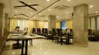 Hotel Girija Sunrise 300 Meter from Baba Dham Temple - breakfast