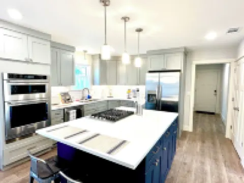 Spacious 3 bedroom hom in charming Marble Falls with WiFi, AC Hoteles en Marble Falls