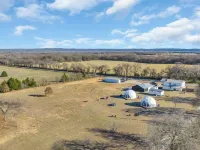 The Birdie Dome • 2 Min to WinStar • 20-Ft Window • Workspace Hotels in Love County