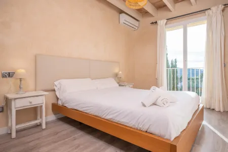 PORTO LUZ - Beautiful duplex apartment with wonderful views over the port of Sóller. Free WIFI.