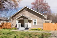 5 Min. from Elon w/in Unit Washer + Dryer - Fast Wi-Fi - Smart TVs