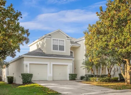 Spacious 5-bedroom house with AC and WiFi in charming Kissimmee