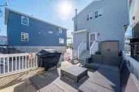 Charming 3-Bedroom House 2 Blocks to the Beach, 6 Beach Badges, and Parking